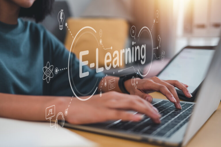 Die Zukunft des Lernens: Einführung in E-Learning Plattformen und Künstliche Intelligenz